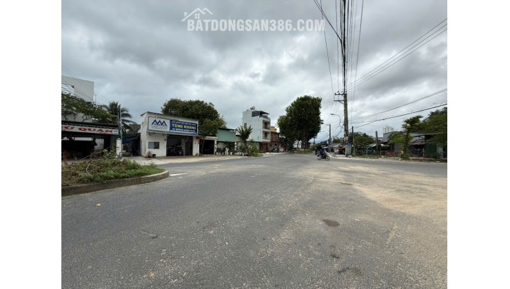 Chỉ Tính Bằng Giá Đất Tặng Mặt Bằng Kinh Doanh và 4 Nhà Trọ Căn Góc 2 Mặt Tiền Đường Rộng Gần Biển